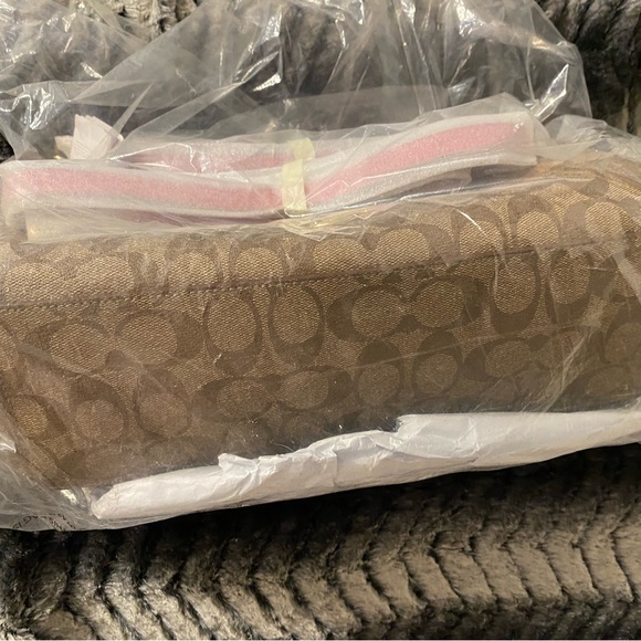 Coach East/West Celeste Women's Convertible Crossbody/Handbag  NEW - Picture 7 of 7